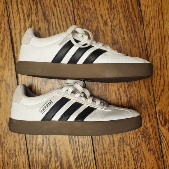 Women's Adidas athletic sneaker. Size 7.5, White, leather, Excellent Cond! - Picture 3 of 7